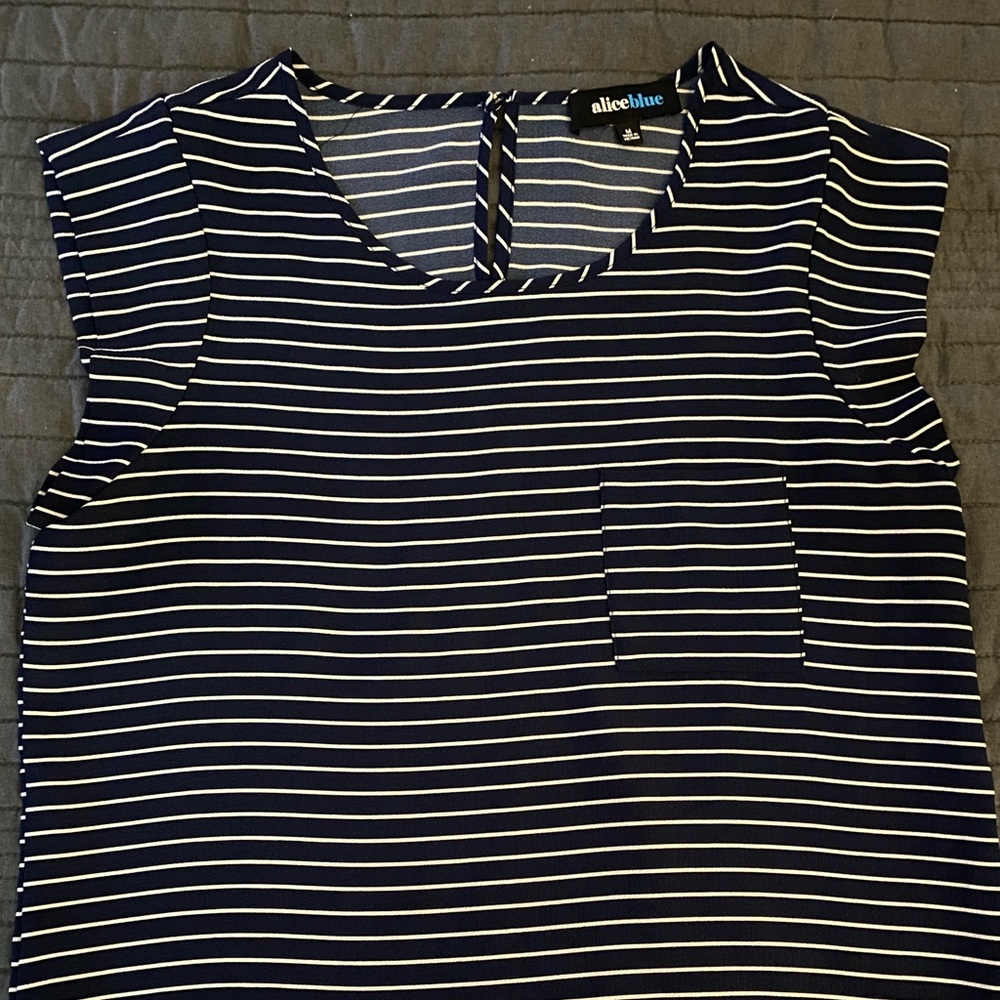 Alice Blue Bushnell one pocket blouse Size M *Stitch Fix